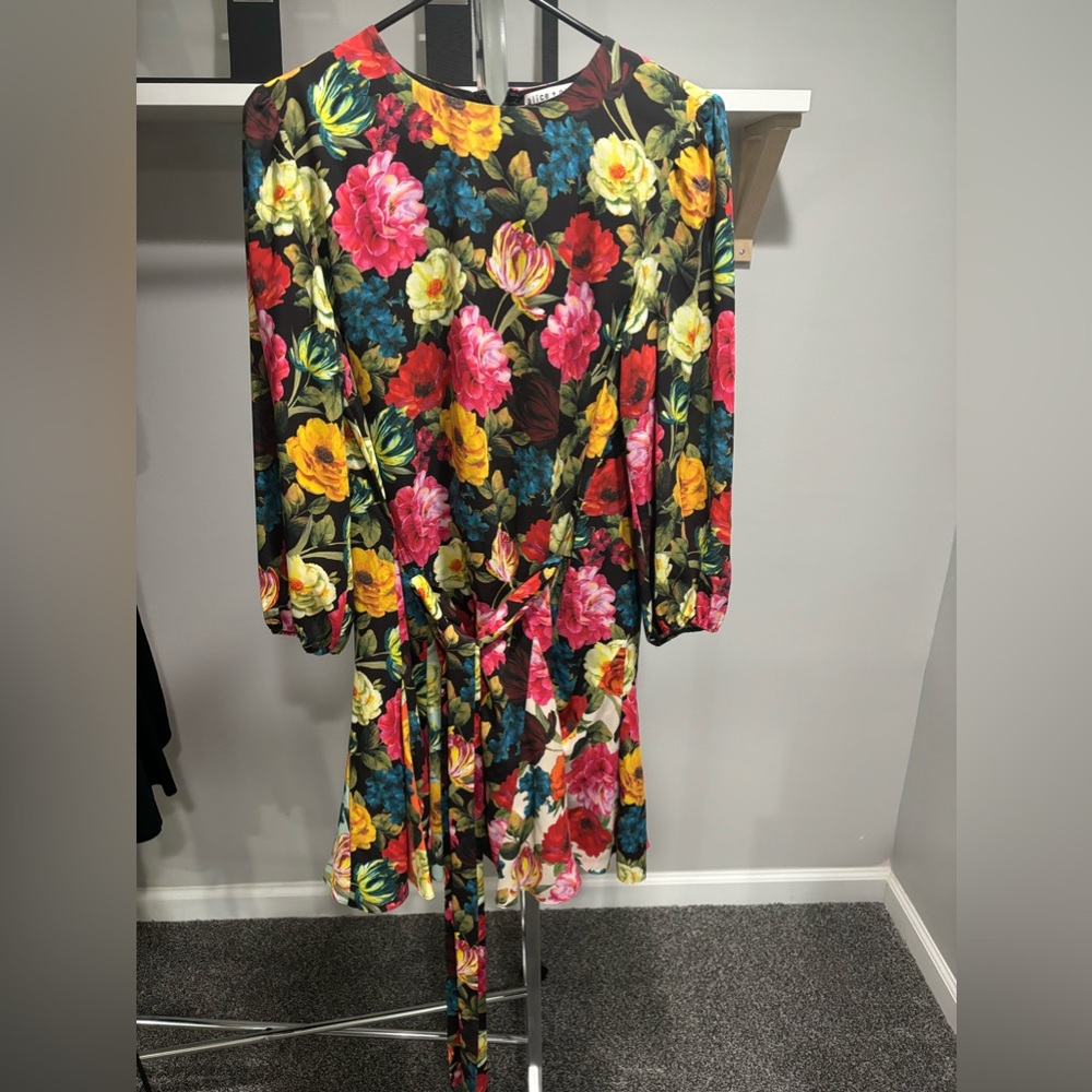Alice + Olivia Long Sleeve Floral Dress with Belt. Size 10. EUC.